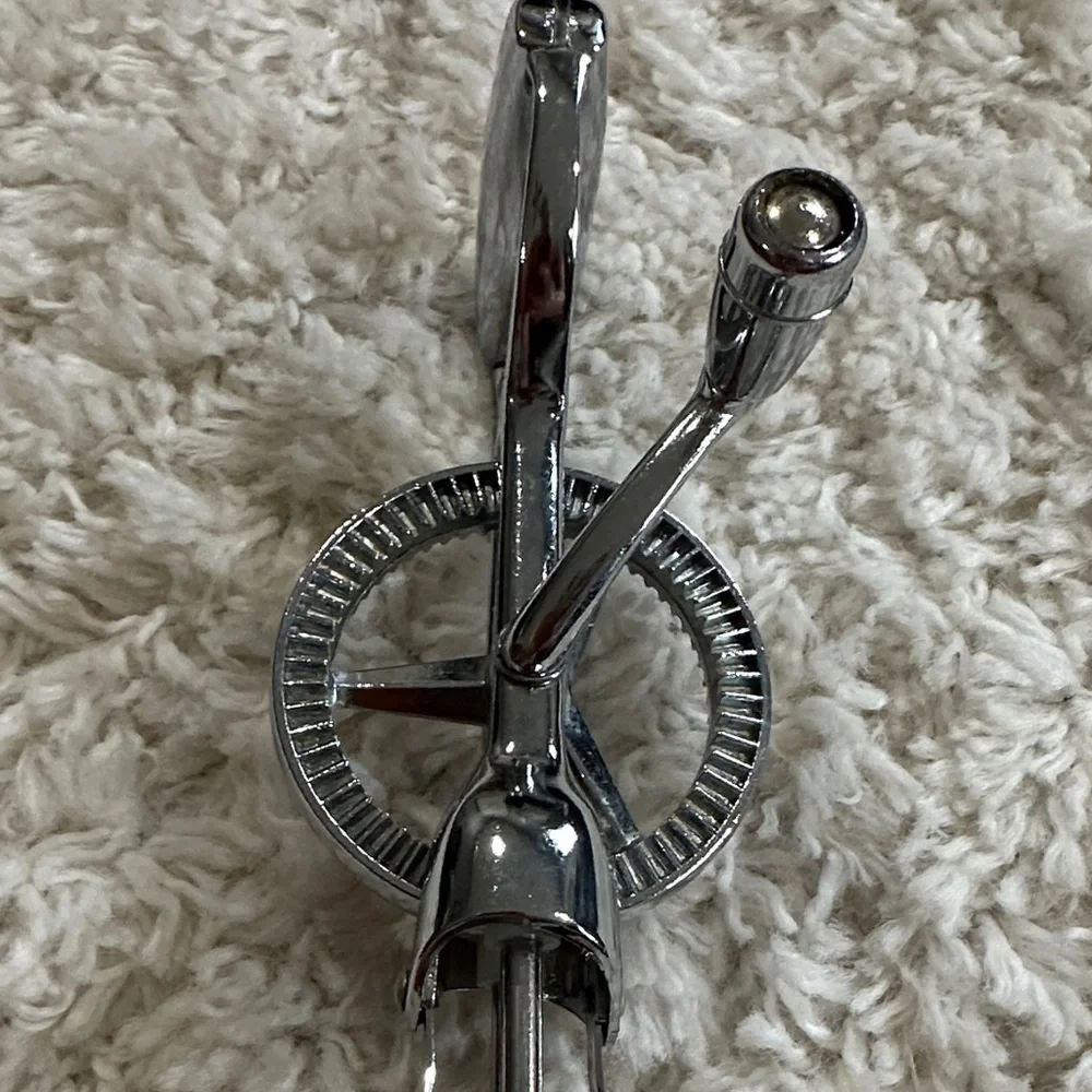 VINTAGE Hand-Crank Egg Beater Mixer in Shiny Chrome - Picture 3 of 5